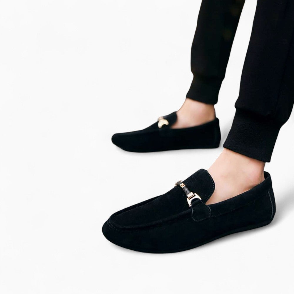 Mocassins En Daim Avec Une Chaîne Décorative Pour Hommes