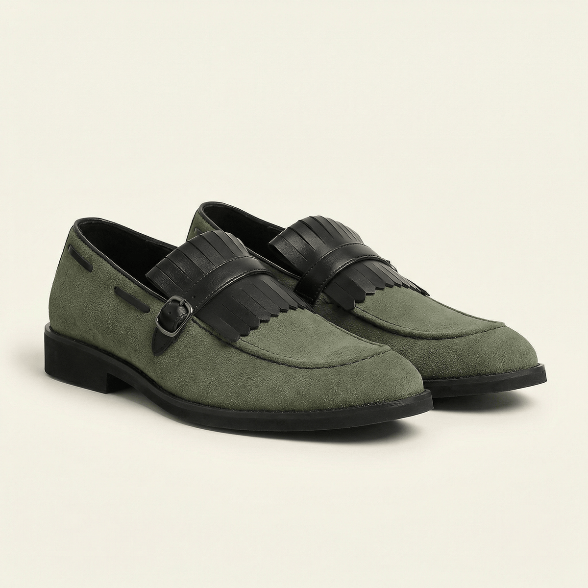 Mocassin à Franges et Boucle Décorative en Cuir Velours