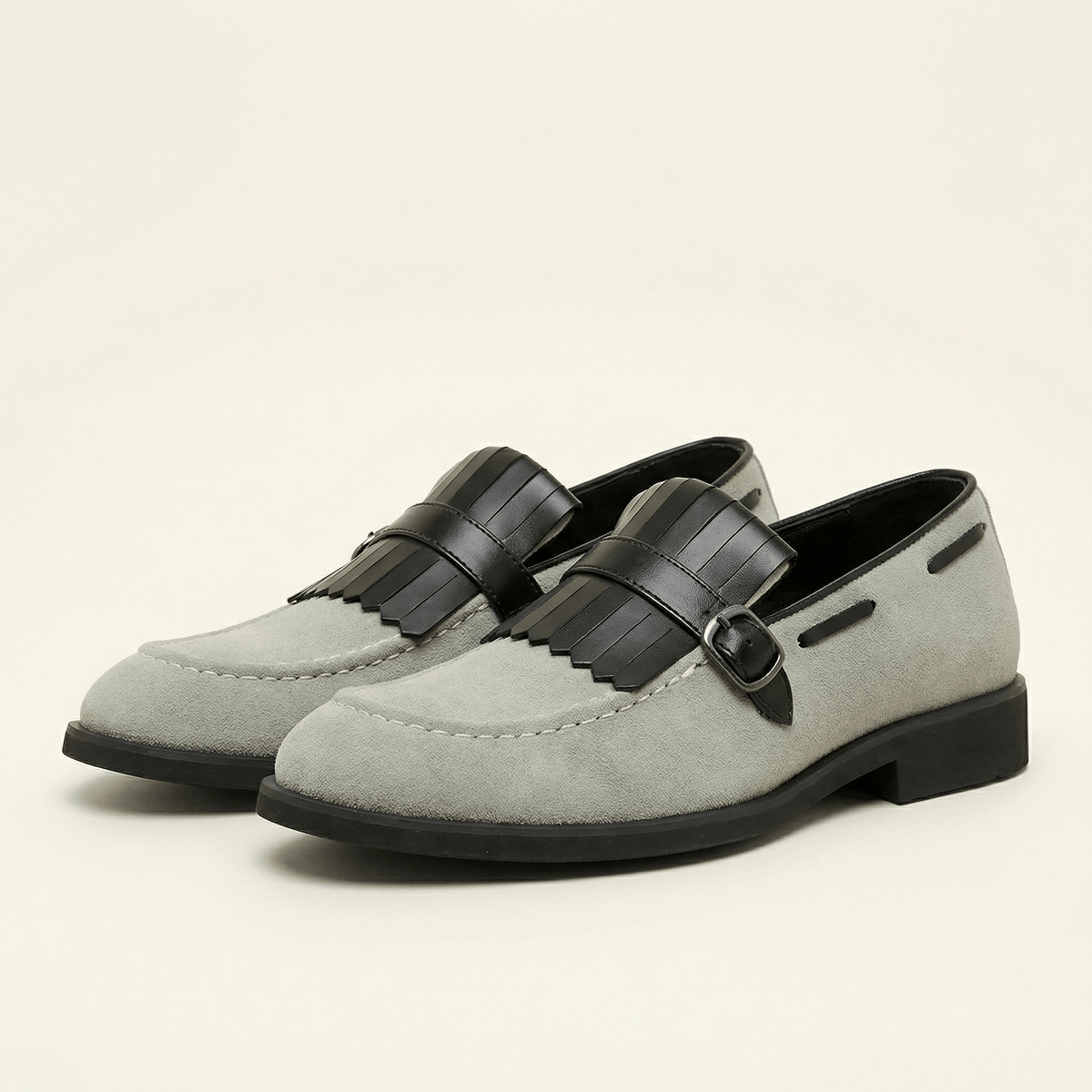 Mocassin à Franges et Boucle Décorative en Cuir Velours