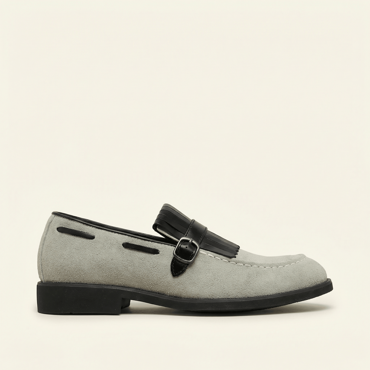 Mocassin à Franges et Boucle Décorative en Cuir Velours