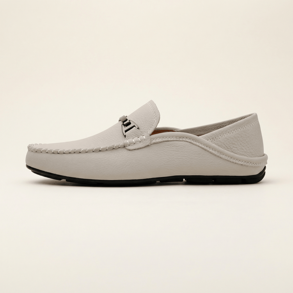 Mocassin à Ornement Métallique en Cuir Lisse