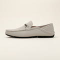 Mocassin à Ornement Métallique en Cuir Lisse
