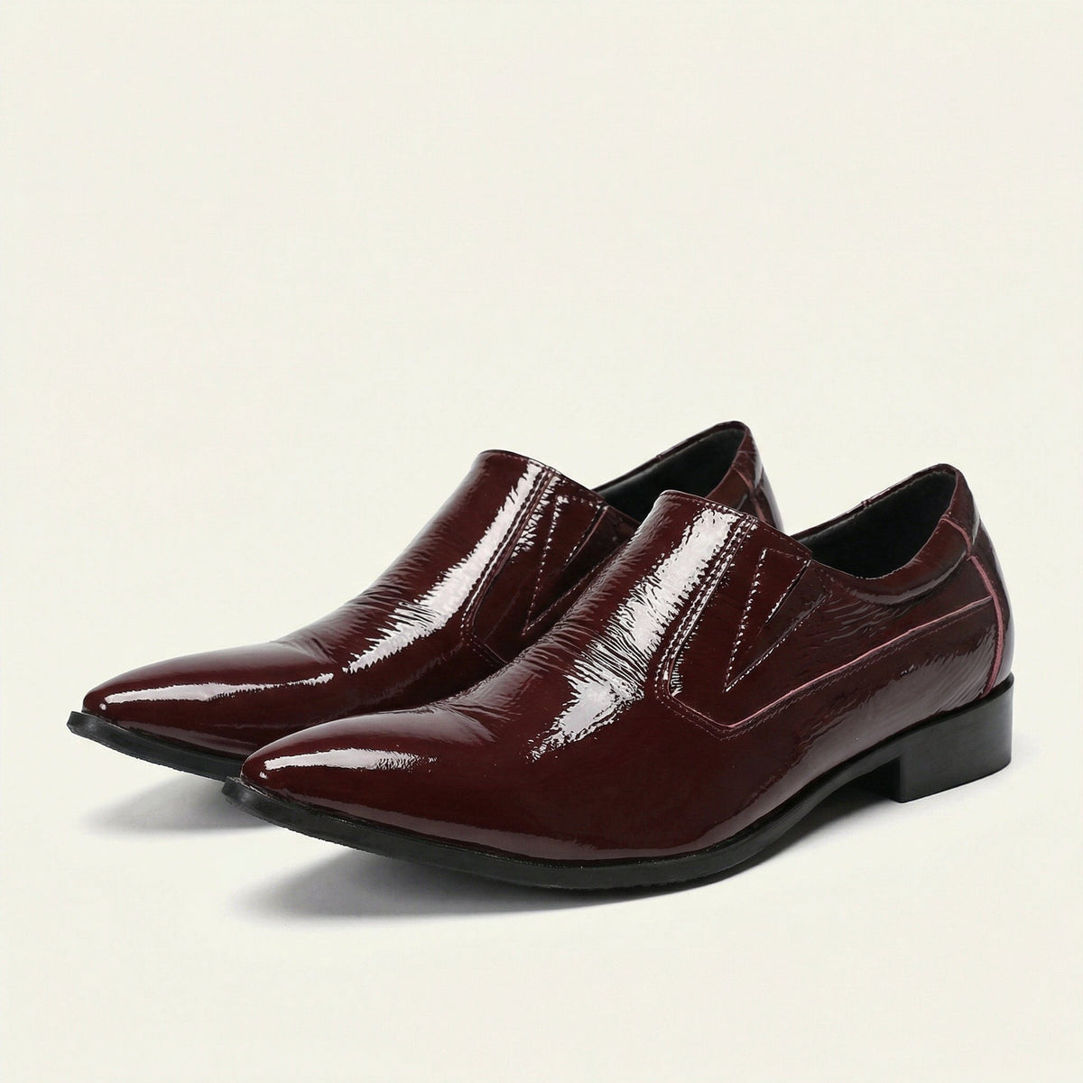 Mocassin Pointu en Cuir Verni Bordeaux